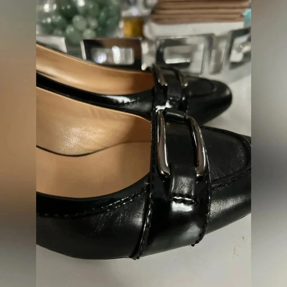 Cole Haan Women Shoe Size 8.5b Black Leather Kitten Heel Pump pre-loved - Picture 6 of 7
